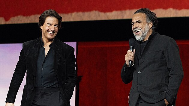 Tom Cruise s pivním mozolem a řídkou přehazovačkou. První záběry z filmu Digger