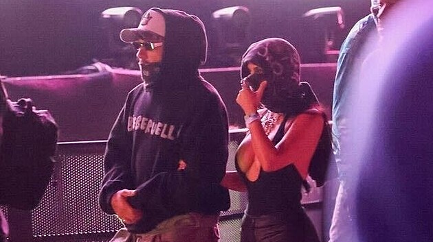 Lewis Hamilton a Kim Kardashianová byli spole�n� zachyceni na koncertu Justina...