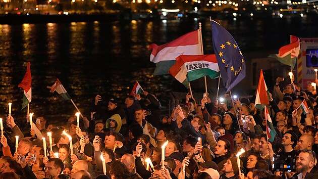 V ulicích ma�arského hlavního m�sta Budape�ti se dnes v noci po vít�zství...