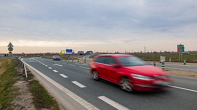 Hradec Králové zva�uje v oblasti Ploti�� nad Labem alternativy pro napojení...
