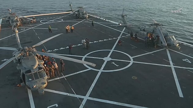 Pos�dka mise Artemis II dorazila na lo� USS John P. Murtha