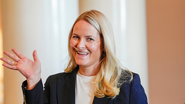 Norská korunní princezna Mette-Marit s dýchacím p�ístrojem v Oslu (10. dubna...