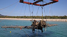 Japonci vylovili z mo�e u ostrova Kjú�ú vrak stíha�ky Kawani�i N1K. (8. dubna...