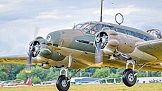 Avro Anson p�istává na leteckém dni v Hosín�, 2025