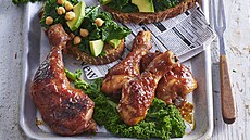 Ku�e na medu a ho��ici s kade�ávkem