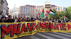 Lidé v italském Milán� protestují proti konání summitu evropských krajn�...