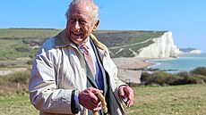 Britský král Karel III. b�hem slavnostního otev�ení �Pob�e�ní stezky krále...