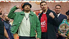 Ukrajinský boxer Oleksandr Usyk a nizozemský kickboxer Rico Verhoeven