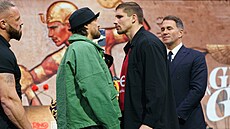Ukrajinský boxer Oleksandr Usyk a nizozemský kickboxer Rico Verhoeven