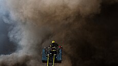 Po�ár ubytovny na pra�ském �i�kov� zam�stnal desítky hasi��. Desítky lidí byly...