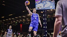 Michal Svojanovský bojuje v kvalifikaci o MS v basketbalu 3x3.