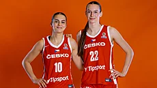 Eli�ka Hamzová a Emma �echová v reprezenta�ním dresu.
