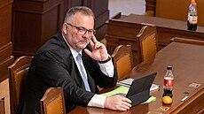 Ministr dopravy Ivan Bednárik na mimo�ádné sch�zi Poslanecké sn�movny, kterou...