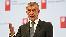 Premiér Andrej Babi� (ANO) na tiskové konferenci vlády. (13. dubna 2026)