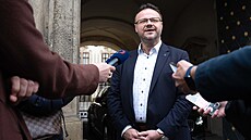 �editel �eského rozhlasu René Zavoral odchází po jednání s ministrem kultury...