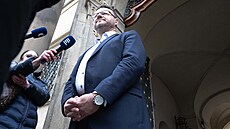 �editel �eského rozhlasu René Zavoral odchází po jednání s ministrem kultury...