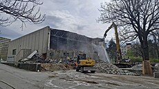 Ve Frýdku-Místku za�ala demolice kina Petra Bezru�e. Na uvoln�ném prostranství...