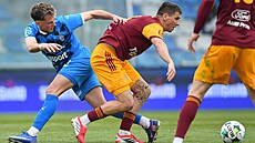 Michal �ev�ík z Mladé Boleslavi bojuje o mí� se Zlatanem �ehovi�em z Dukly.