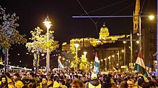 P�íznivci v Budape�ti �ekají na Pétera Magyara, v�dce opozi�ní strany Tisza....
