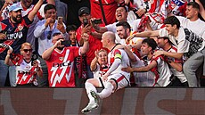 Radost fanou�k� �pan�lského Raya Vallecana po gólu Isiho Palazona ve...