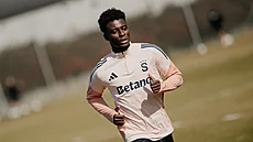 Jhoanner Chávez na jednom ze spar�anských trénink�.