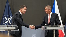 Premiér Andrej Babi� se na Ú�adu vlády setkal s generálním tajemníkem...