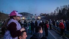 Více jak p�l století starý most v Hodkovicích nad Mohelkou zbo�ili p�es noc.