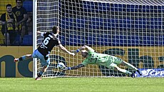 Zlínský gólman Stanislav Dostál pomohl k výh�e nad Teplicemi t�kým zákrokem v...