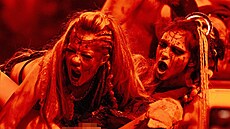 Místo, kde ostych nebyl na míst�. Výsti�n�ji, kde nebyl pot�eba. Na pra�ský...