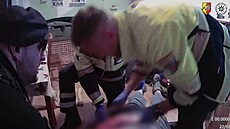 Policisté pomohli zachránit mu�e