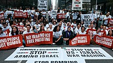 Protest proti americko-izraelské válce v Íránu v New Yorku. (13. dubna 2026)