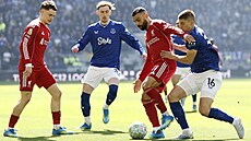 Mohamed Salah z Liverpoolu s mí�em mezi hrá�i Evertonu