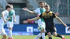 Ostravský zálo�ník Michal Kohút b�hem utkání v Jablonci