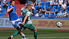 Úto�ník Václav Drchal z Boheimans se sna�í zakon�it p�ed Artúrem Musákem z...