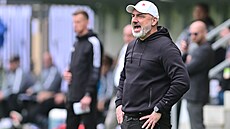 Slávistický trenér Jind�ich Trpi�ovský b�hem utkání v Hradci