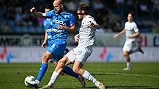 Liberecký úto�ník Raimonds Krollis (vpravo) a Martin Králik z Mladé Boleslavi