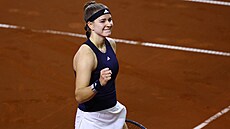 Karolína Muchová se ve Stuttgartu raduje z postupu do finále.