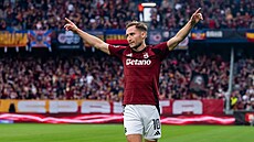 Spar�anský úto�ník Jan Kuchta slaví vst�elený gól.