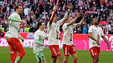Fotbalisté Bayernu Mnichov slaví zisk mistrovského titulu.