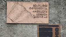 M�sto A� ud�lilo �estná ob�anství devíti voják�m US Army, kte�í v roce 1945...