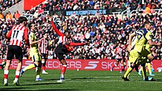 Nordi Mukiele p�ekonává Antonína Kinského a posílá Sunderland do vedení.