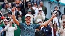 Jannik Sinner se raduje z vít�zství ve finále turnaje v Monte Carlu.