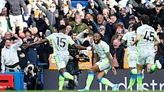 Radost fotbalist� Manchesteru City po gólu v utkání s Chelsea.