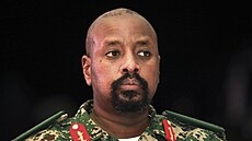 Vrchní velitel ugandské armády Muhoozi Kainerugaba, jen� je synem ugandského...
