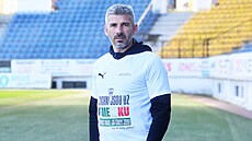 V prvoligových Teplicích asistuje Zdenku Fr�alovi, ve fotbalové reprezentaci...