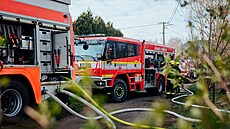 Hasi�i na Frýdecko-Místecku v obci Dobrá zasahovali u po�áru roubenky. (12....