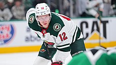 Úto�ník Minnesoty Matt Boldy �eká na vhazování b�hem utkání play off proti...