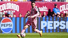 Úto�ník Interu Miami Lionel Messi vede balon b�hem utkání MLS proti Coloradu.