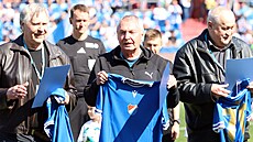 Vedení Baníku Ostrava ocenilo p�ed utkáním s Bohemians Praha mistry republiky z...