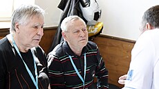 Fotbalisté Pavol Michalík a Petr Slaný, kte�í s Baníkem Ostrava získali titul v...